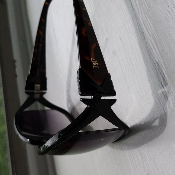 DVF sunglasses - Picture 1 of 6